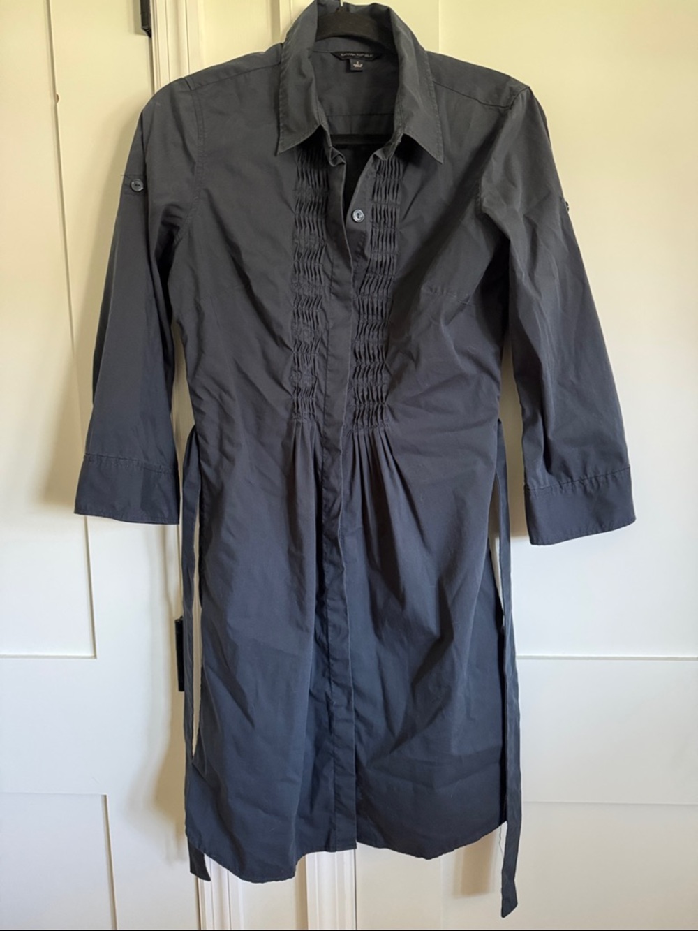 Banana Republic Dark Navy/Gray Pintuck Button Front Blouse